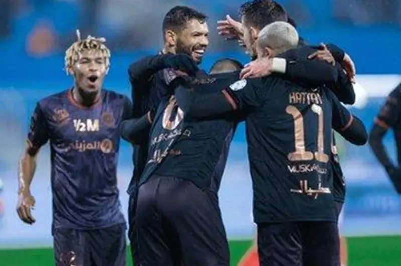 لاعب بيرنلي السابق يوافق على الانتقال إلى الشباب السعودي